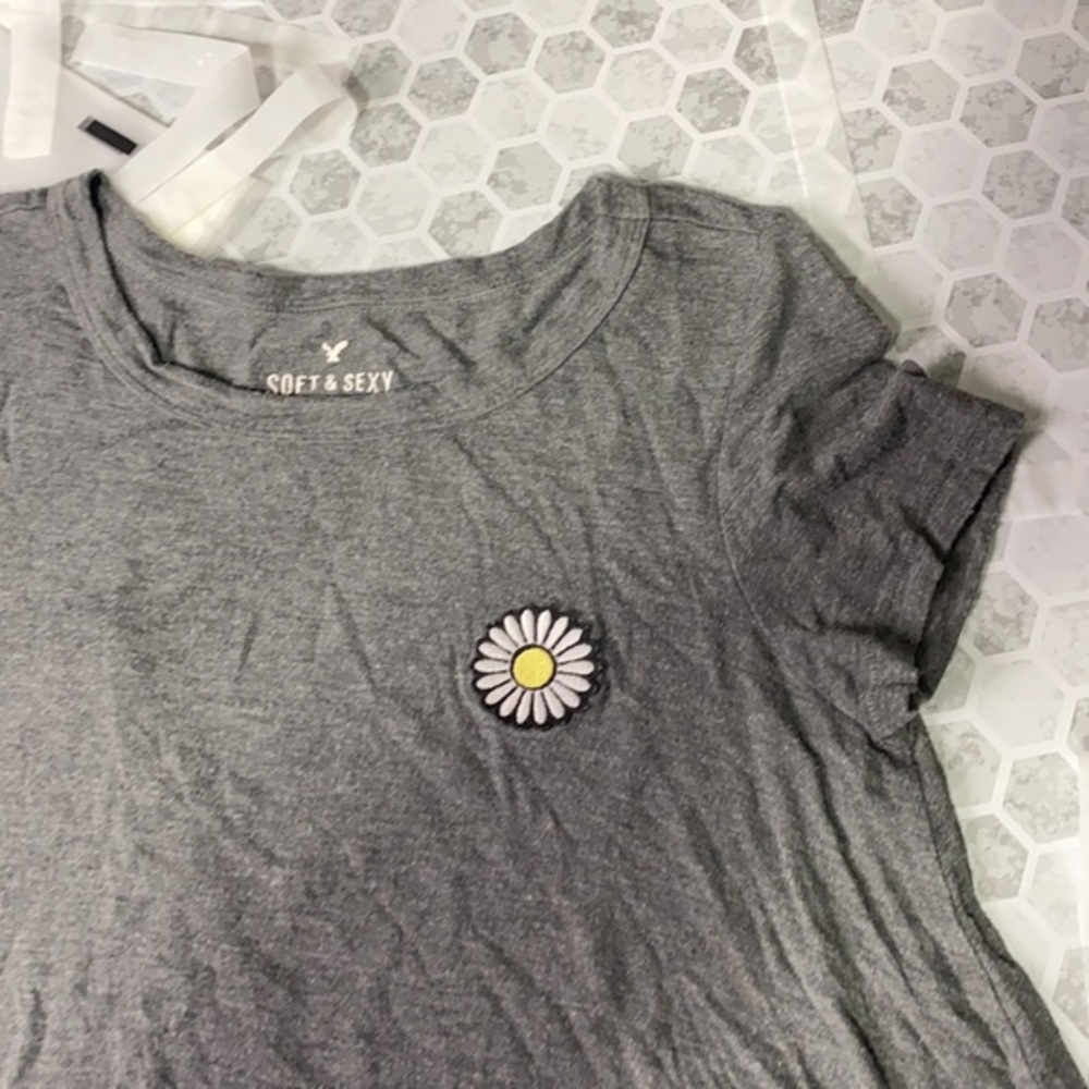 American Eagle XSmall Soft & Sexy Daisy Short Sleeve T Shirt - Picture 2 of 5